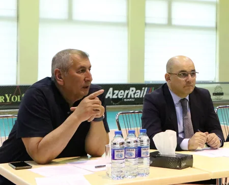 AVF prezidenti yeniyetmə voleybolçularla görüşüb