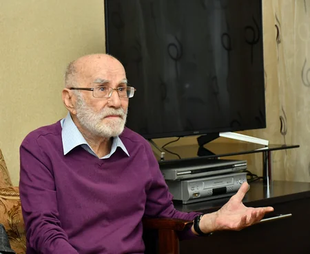 Mədəniyyət naziri 95 yaşı tamam olmuş Xalq rəssamı ilə görüşüb