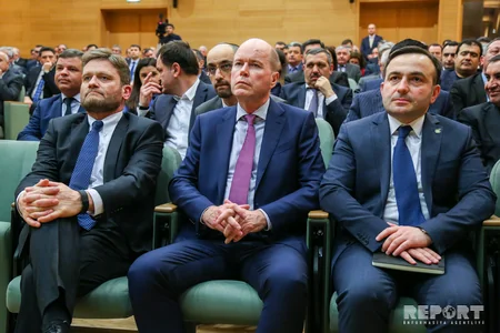 SOCAR-da dövlət təltiflərinə layiq görülmüş neftçilərə orden və medallar təqdim olunub