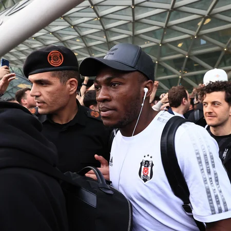 Beşiktaş üç futbolçusunu Bakıya gətirməyib