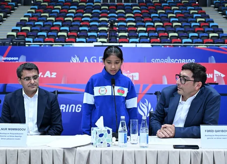 Fərid Qayıbov ötən ay nüfuzlu beynəlxalq yarışlarda iştirak edən Azərbaycan idmançıları ilə görüşüb