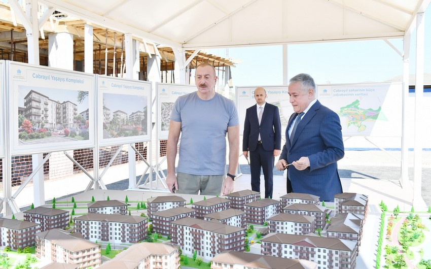 Prezident İlham Əliyev Cəbrayıl Yaşayış Kompleksində aparılan tikinti işləri ilə tanış olub 