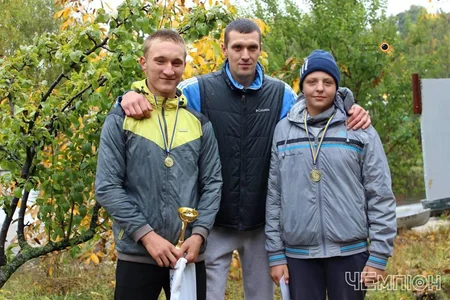 Azerbaijani Olympic medalist presents awards in Ukraine