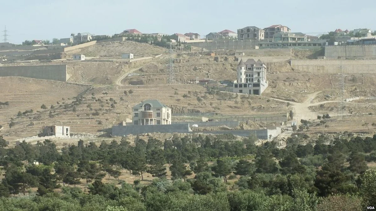 Dostluq parkı ərazisinin qanunsuz alqı-satqısını həyata keçirməkdə təqsirləndirilən şəxs məhkəmə zalında həbs edilib