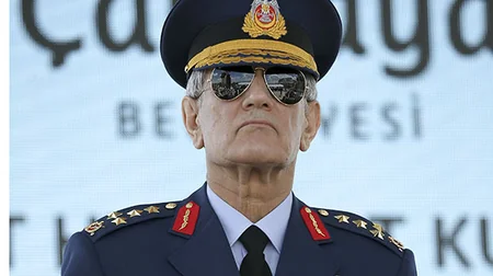 Türkiyədə xüsusi əməliyyatlar keçirilir, 34 general tutulub - YENİLƏNİB - SİYAHI