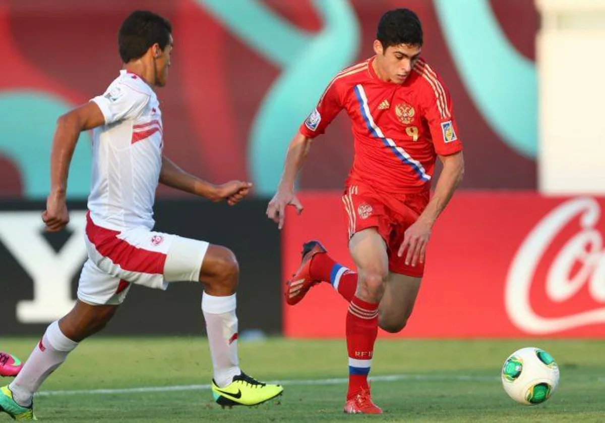 ​Rusiya yığmasının futbolçusu Ramil Şeydayev Azərbaycanla bağlı suallar qarşısında susub