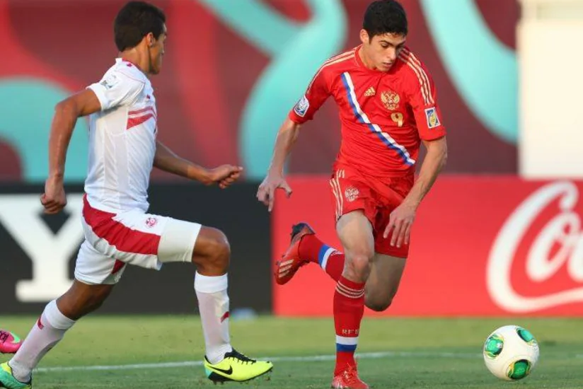 ​Rusiya yığmasının futbolçusu Ramil Şeydayev Azərbaycanla bağlı suallar qarşısında susub