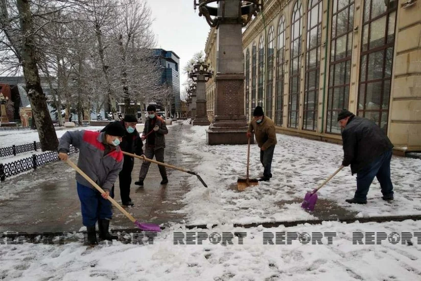Gəncədə qar bəzi fəsadlar yaradıb - YENİLƏNİB