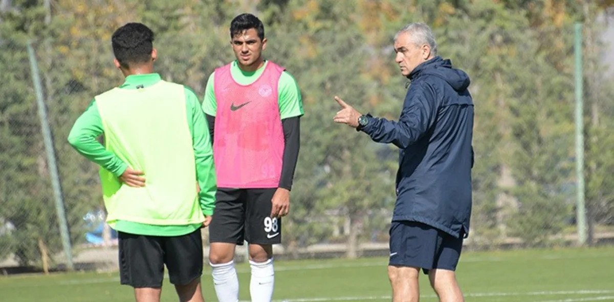 Türkiyə klubu baş məşqçisi ilə yollarını ayırıb