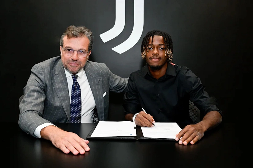 Yuventus futbolçusu ilə müqavilə müddətini artırıb