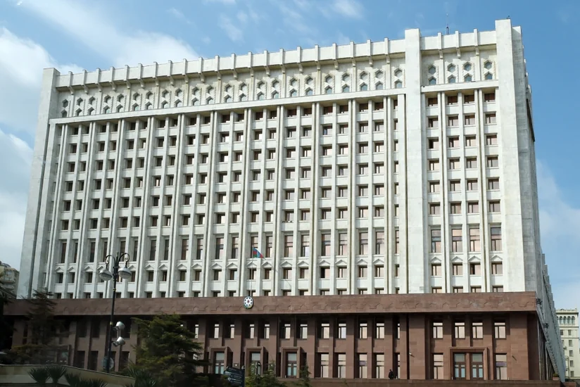 Баку отправил армянским жителям Карабаха еще 38 тонн бензина