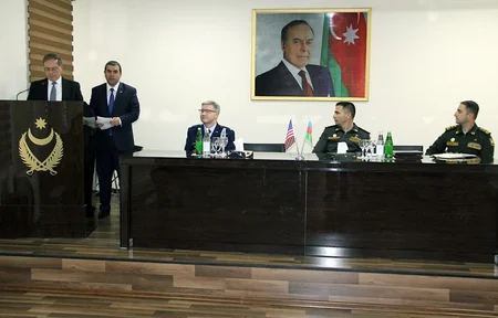 ABŞ səfiri Azərbaycan hərbçiləri ilə görüşüb