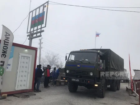 За день по дороге Ханкенди-Лачын обеспечен беспрепятственный проезд 98 автомобилей РМК