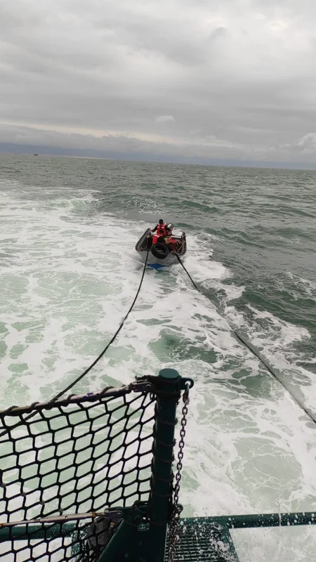 Xəzər dənizində köməksiz vəziyyətdə qalan 3 nəfər xilas edilib