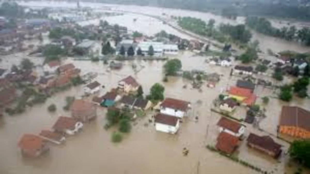 ​Çində 57 nəfəri sel aparıb