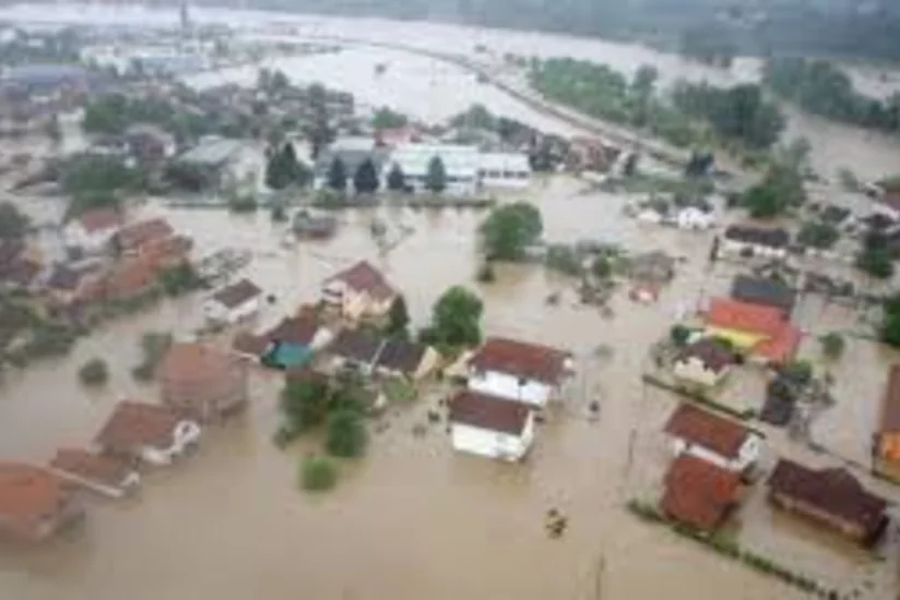 ​Çində 57 nəfəri sel aparıb