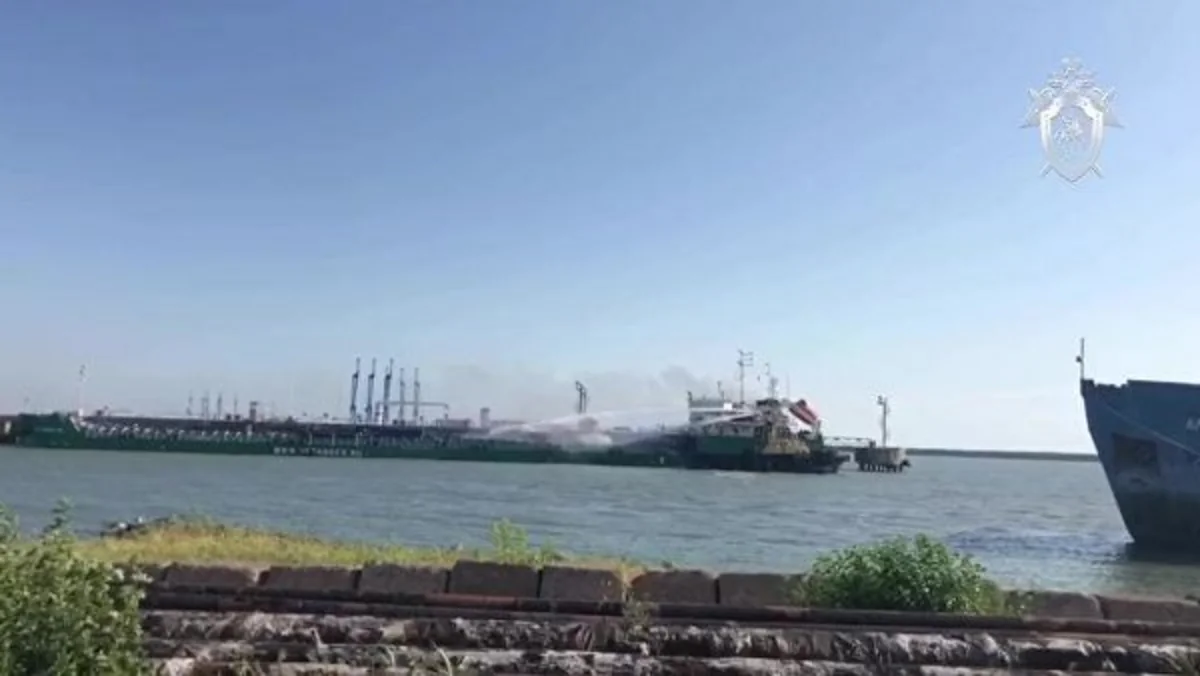 Взорвавшийся в Махачкале танкер с нефтью планируют выгрузить в понедельник