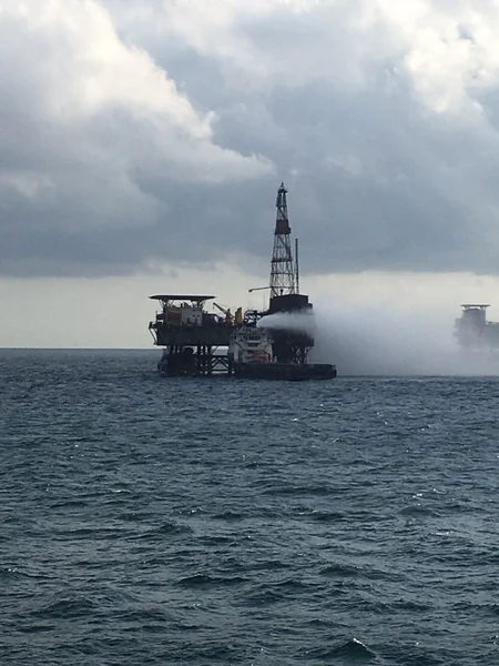 “Günəşli” yatağının 19-cü özülündəki quyuda yanğın söndürülüb - YENİLƏNİB