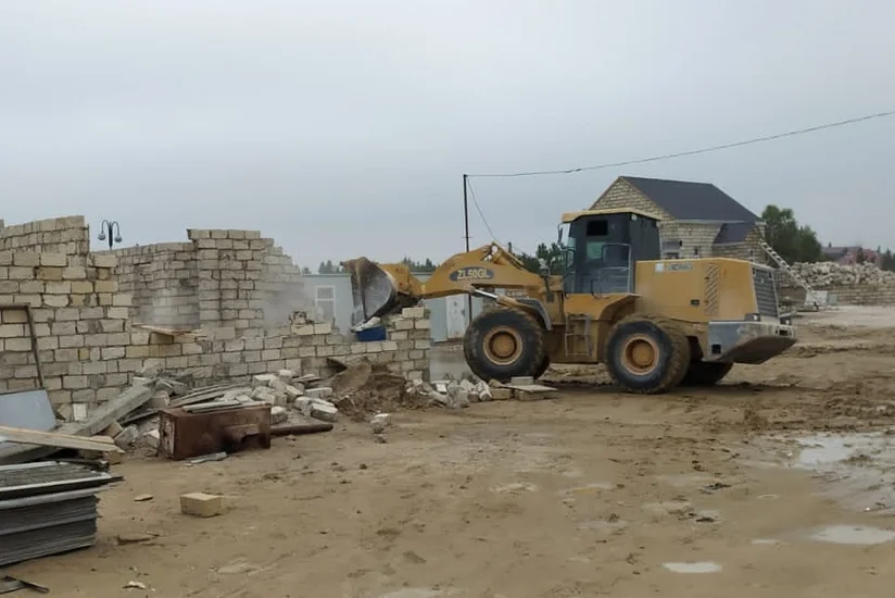 Qalada qanunsuz tikililər sökülüb