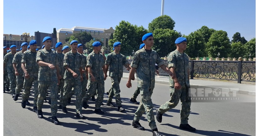 В Гяндже проходит торжественное шествие военнослужащих