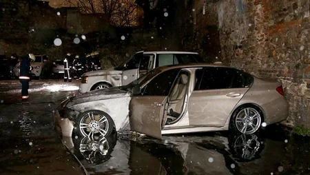 İstanbulda yeddi maşın yandırılıb - FOTO