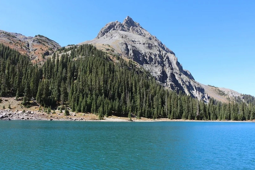 Koloradoda dağlarda çürümüş meyitlər tapılıb