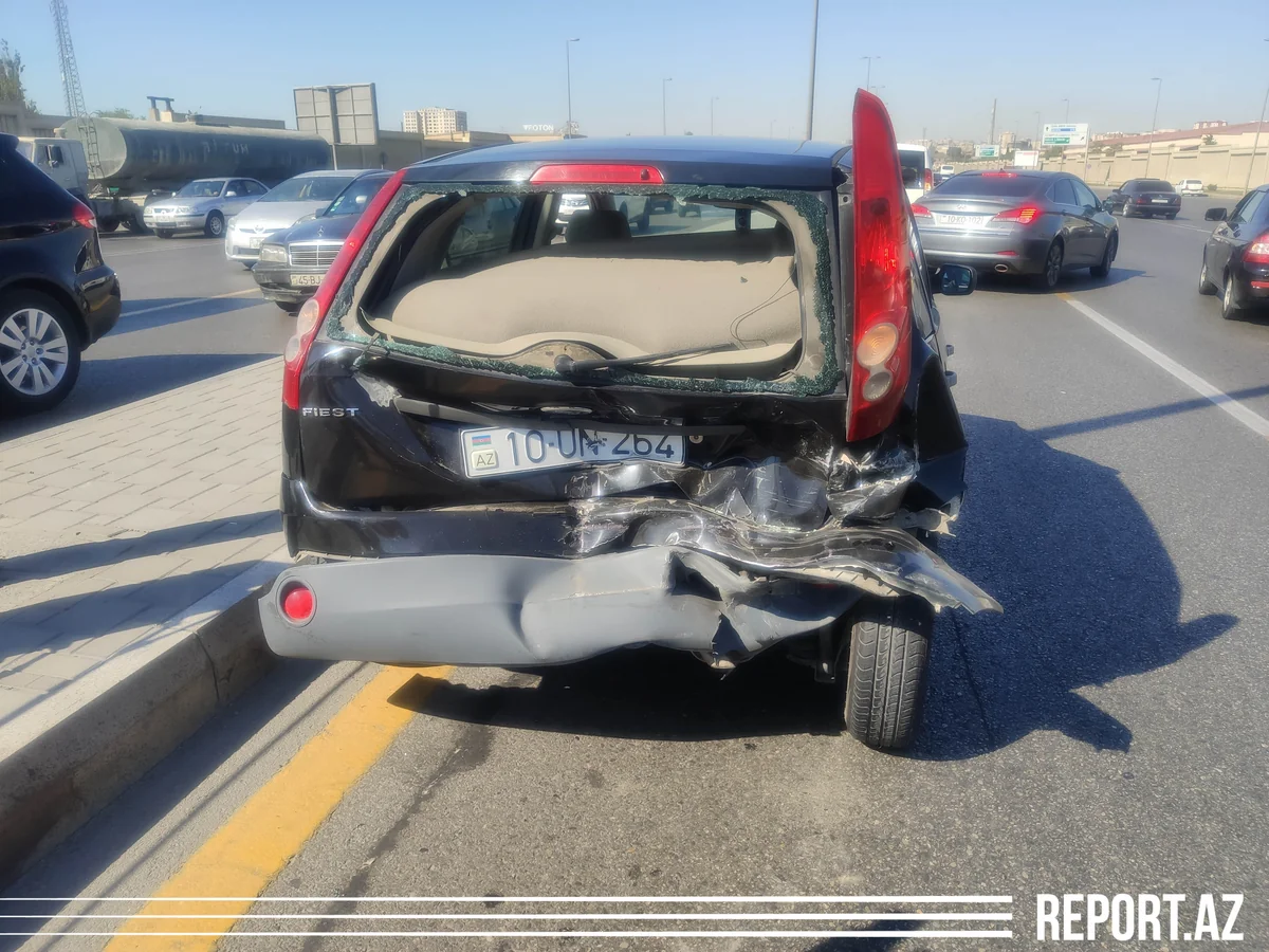 Bakıda iki avtomobil toqquşdu, xəsarət alan var