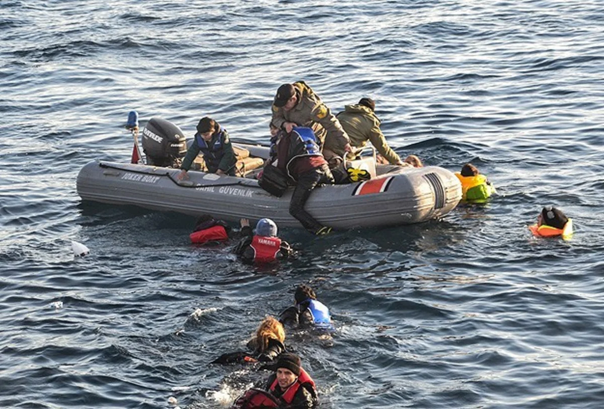 Coast guard rescues over 300 migrants in western Turkey