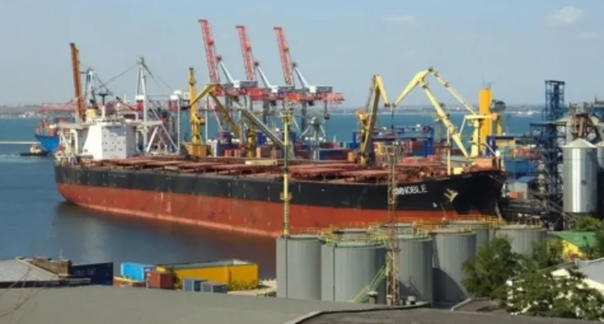 Украина открыла регистрацию судов для прохода по временным коридорам в Черном море
