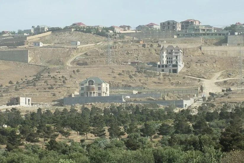 Dostluq parkı ərazisinin qanunsuz satılmasına görə təqsirləndirilən şəxsin işi birinci instansiya məhkəməsinə qaytarılıb