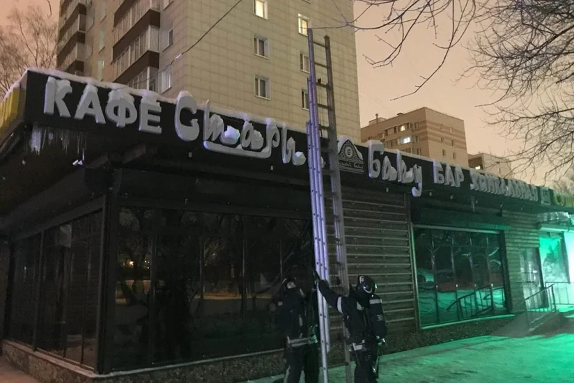 Moskvada azərbaycanlı iş adamına məxsus Starıy Baku kafesi yanıb - VİDEO