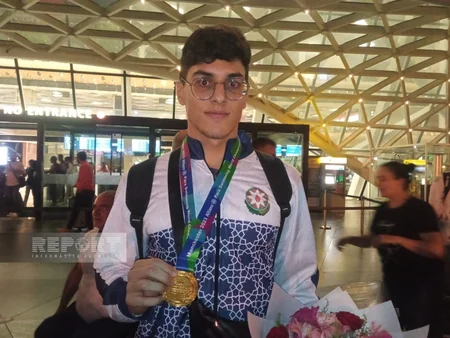 Dünya çempionatında 5 medal qazanmış Azərbaycan para-üzgüçüləri Vətənə qayıdıblar