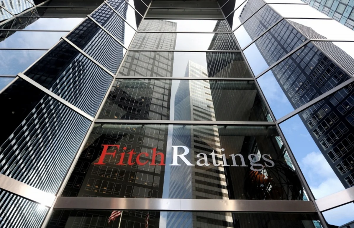 Fitch agentliyi Rusiyanın kredit reytinqini aşağı salıb