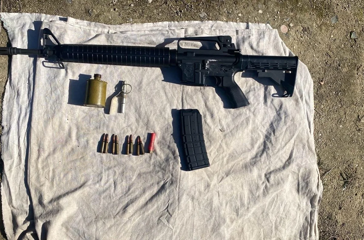 Bülbülə qəsəbəsi ərazisində əl qumbarası, silah-sursat aşkar edilib