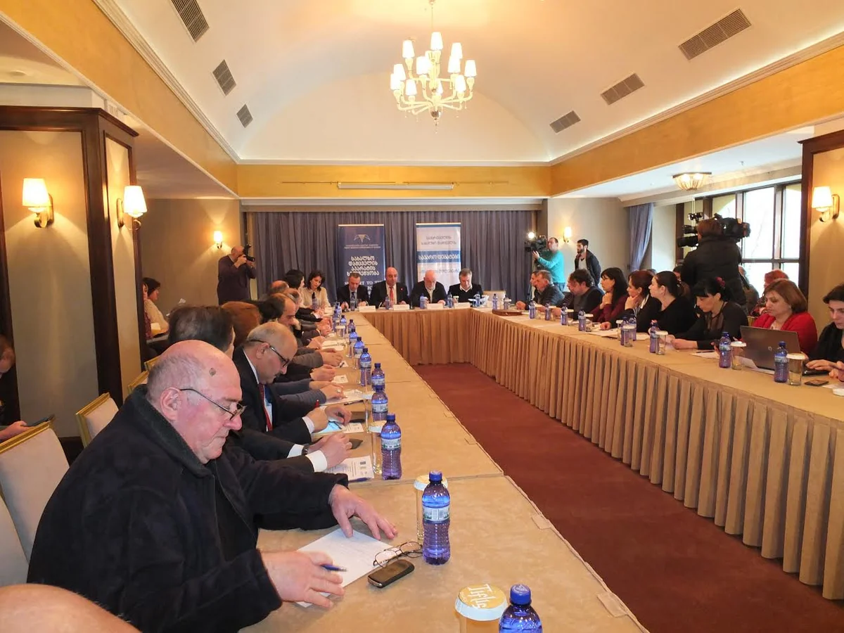 Tbilisidə milli azlıqların öz dillərində informasiya almaları məsələsi müzakirə olunub