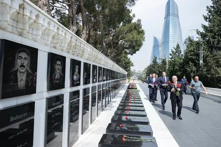 Avropa Voleybol Konfederasiyasının prezidenti Fəxri xiyabanı ziyarət edib