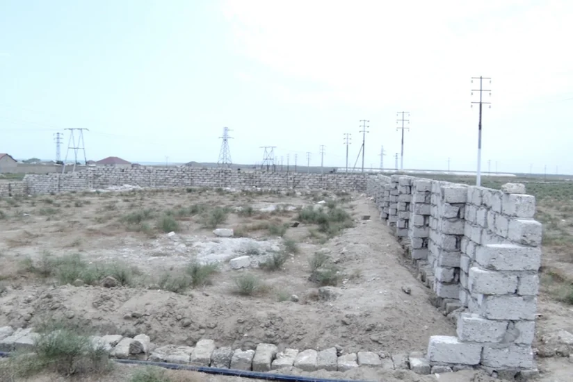 Neft kəmərinin keçdiyi ərazini vətəndaş hasara alıb