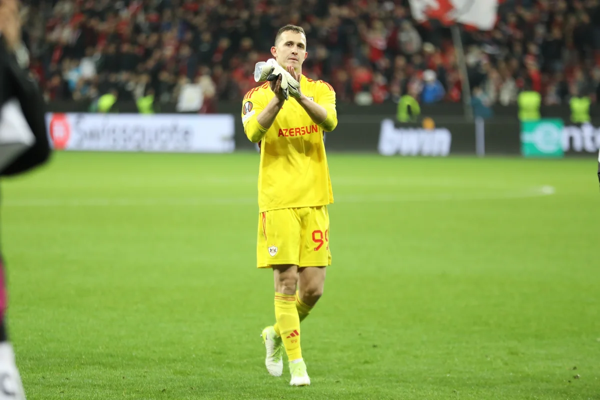 “Qarabağ”ın əsas qapıçısı “Bayer 04”lə oyunda zədələnib