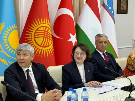 Bakıda macar türkoloq İştvan Mandokinin 80 illiyi qeyd edilib