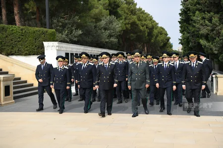 Baş Prokurorluğun əməkdaşları Ümummilli Lider Heydər Əliyevin məzarını ziyarət ediblər