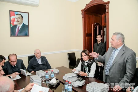 Qənbər Şəmşiroğlunun çoxcildlik kitabının təqdimat mərasimi keçirilib