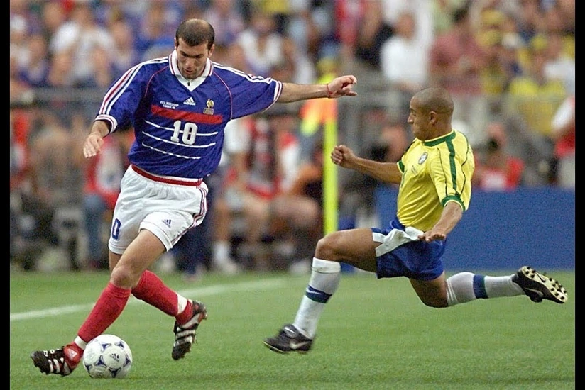 Zidanın dünya çempionatının finalında geyindiyi forma hərraca çıxarılacaq