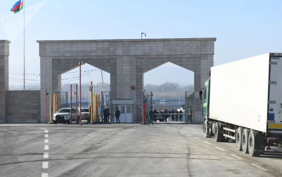 Polad Bülbüloğlu azərbaycanlıların sərhəddəki aclıq xəbərini təkzib etdi