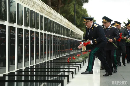 Prokurorluq işçiləri Fəxri və Şəhidlər xiyabanlarını ziyarət ediblər - FOTO