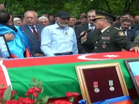 “İgidliyə görə” medalı şəhid zabitin ailəsinə təqdim edilib - FOTO