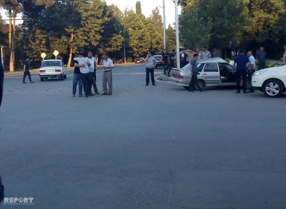 Mingəçevirdə iki maşın toqquşub, yaralananlar var - FOTO
