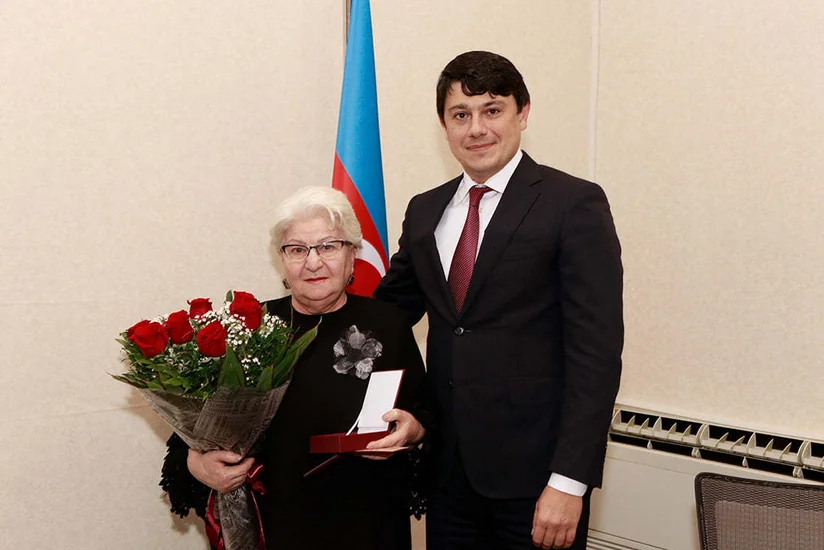Tbilisidəki Azərbaycan Mədəniyyət Muzeyinin direktoruna cümhuriyyətin 100 illiyi medalı təqdim olunub