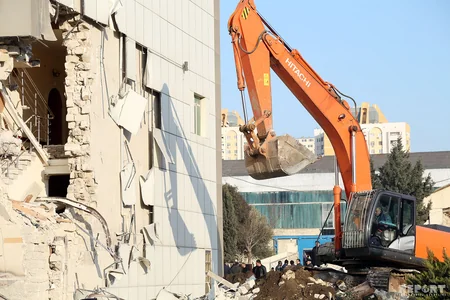 Bakıda otel sökülür - FOTO - YENİLƏNİB