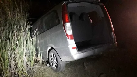 Kürdəmirdə mikroavtobus su kanalına düşüb, yaralananlar var - VİDEO