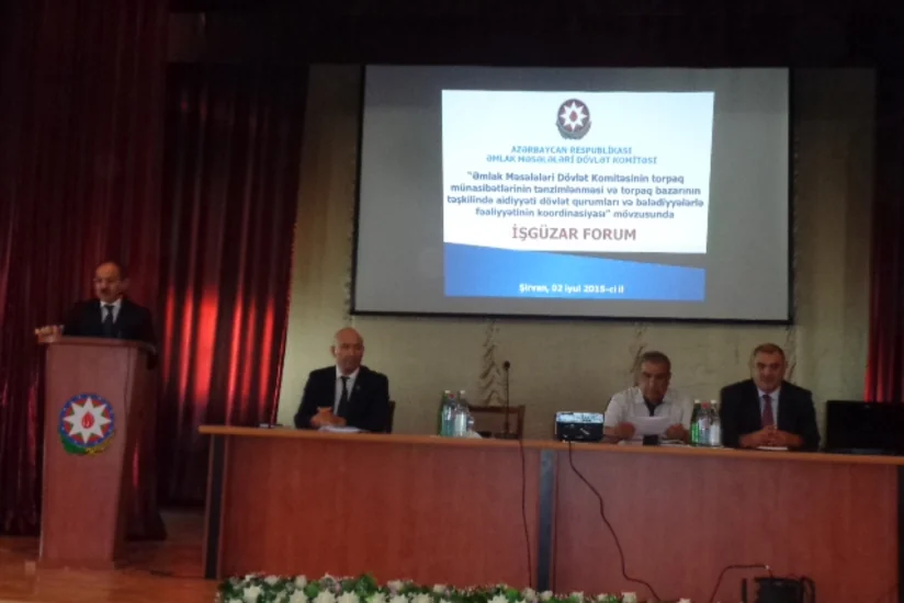 Şirvanda torpaq bazarında dövlət qurumlarının fəaliyyətinə dair forum keçirilib